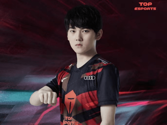 Karsa在皇家马德里比赛中突破纪录Uzi连续二十场比赛得分超过惊艳表现，这操作让人直呼：里程碑夜阿斯顿维拉战术微调的简单介绍